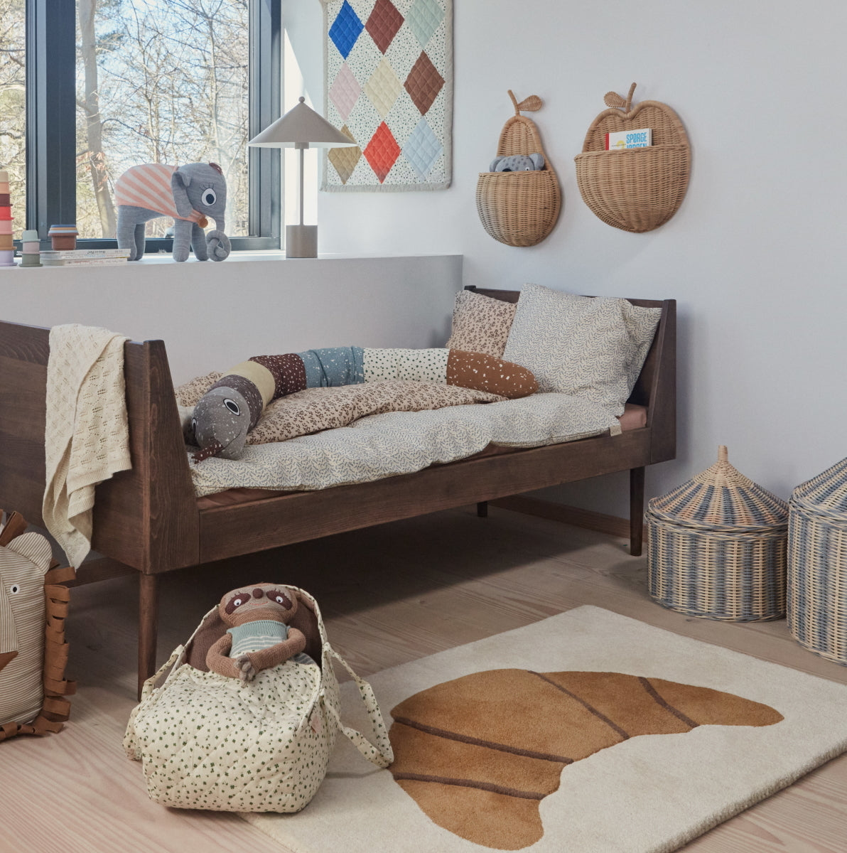 OYOY-apple-wall-basket