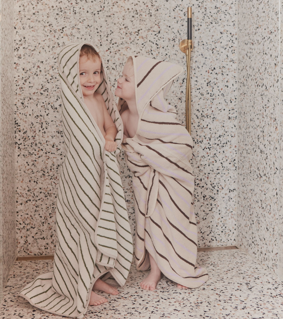 OYOY-raita-hooded-towel-green-off-white