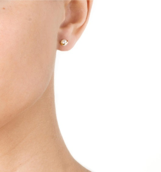 EfvaAttling-little-day-pearl-studs-gold