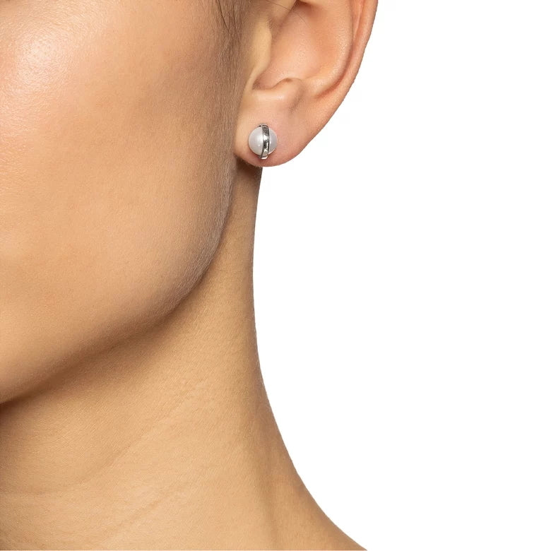 EfvaAttling-day-pearl-earrings-white-gold