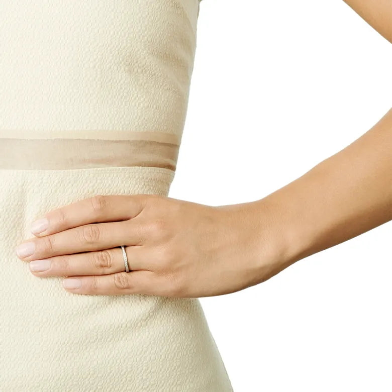 EfvaAttling-21-stars-signature-thin-ring