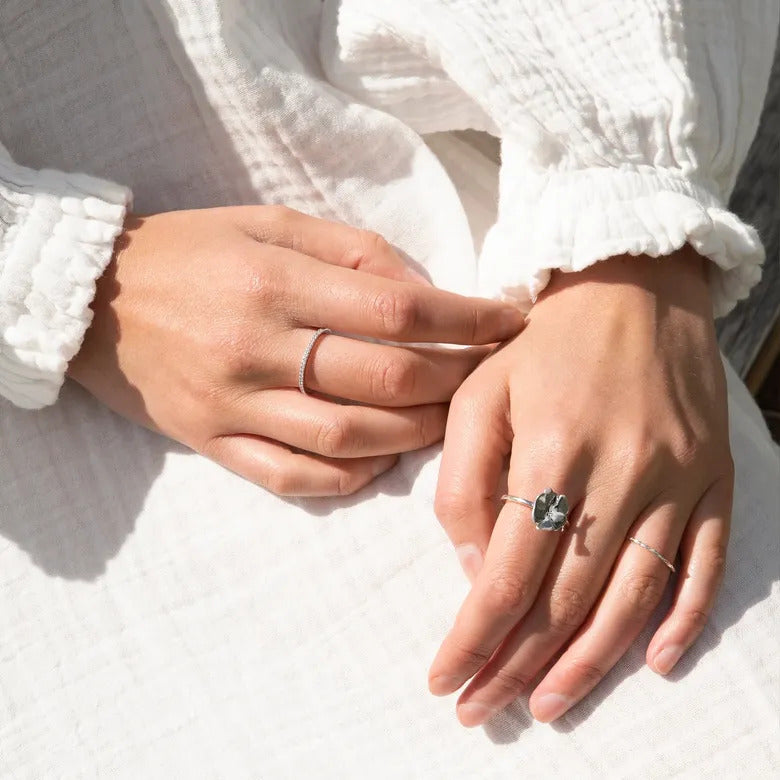 EfvaAttling-violet-ring
