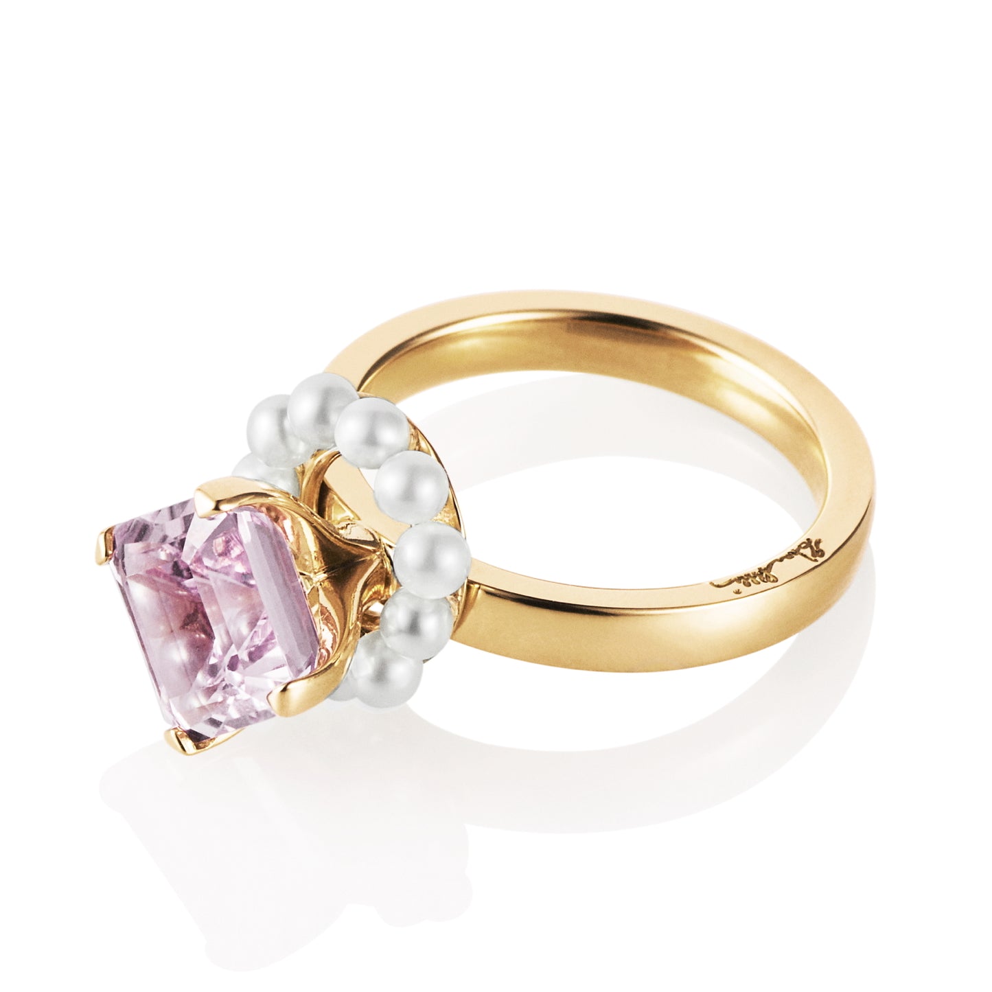 EfvaAttling-dancing-pearl-ring