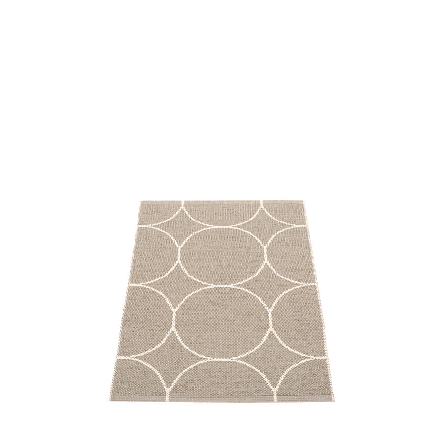 Pappelina-boo-rug-dark-linen70x100