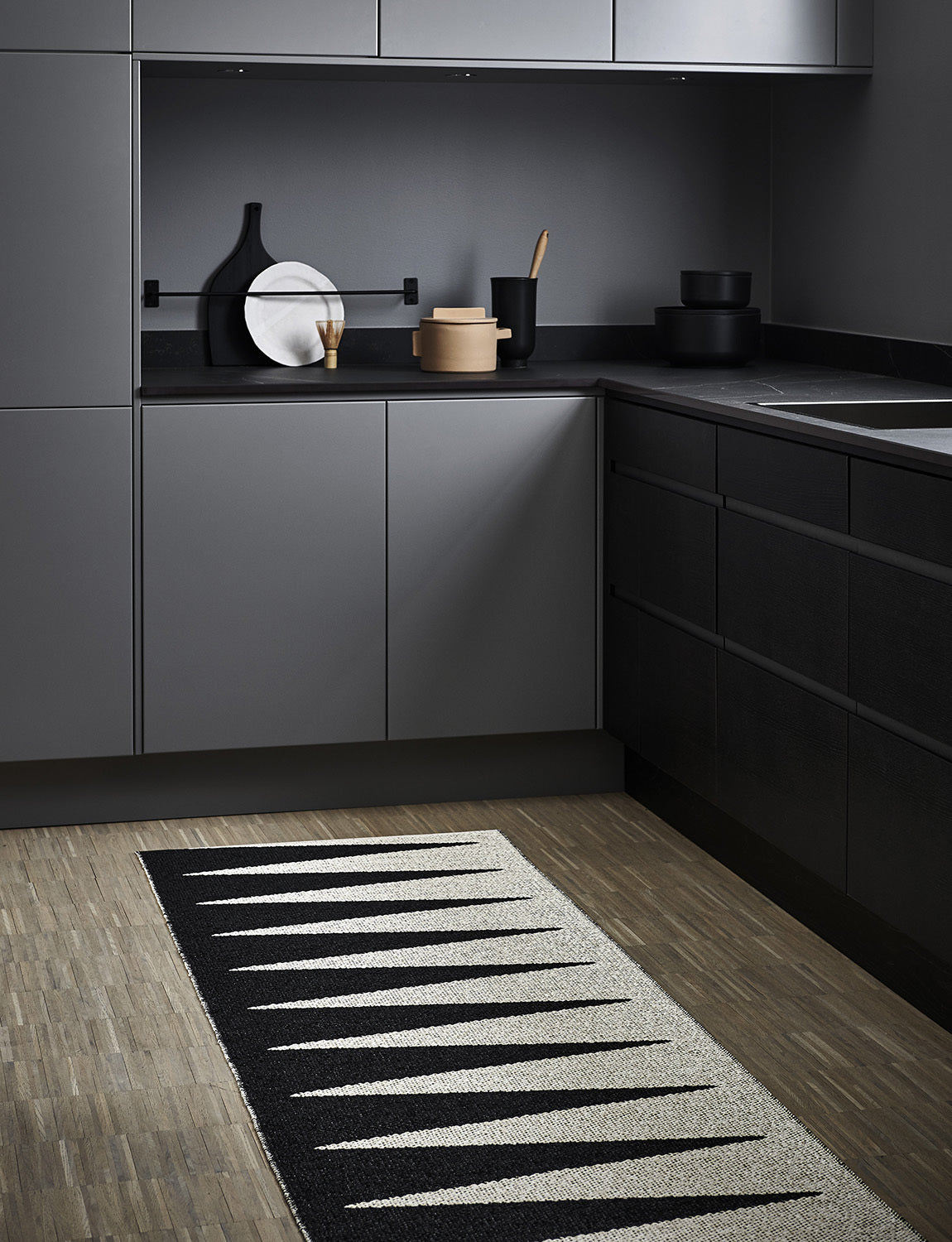 Pappelina-vivi-rug-black70x250