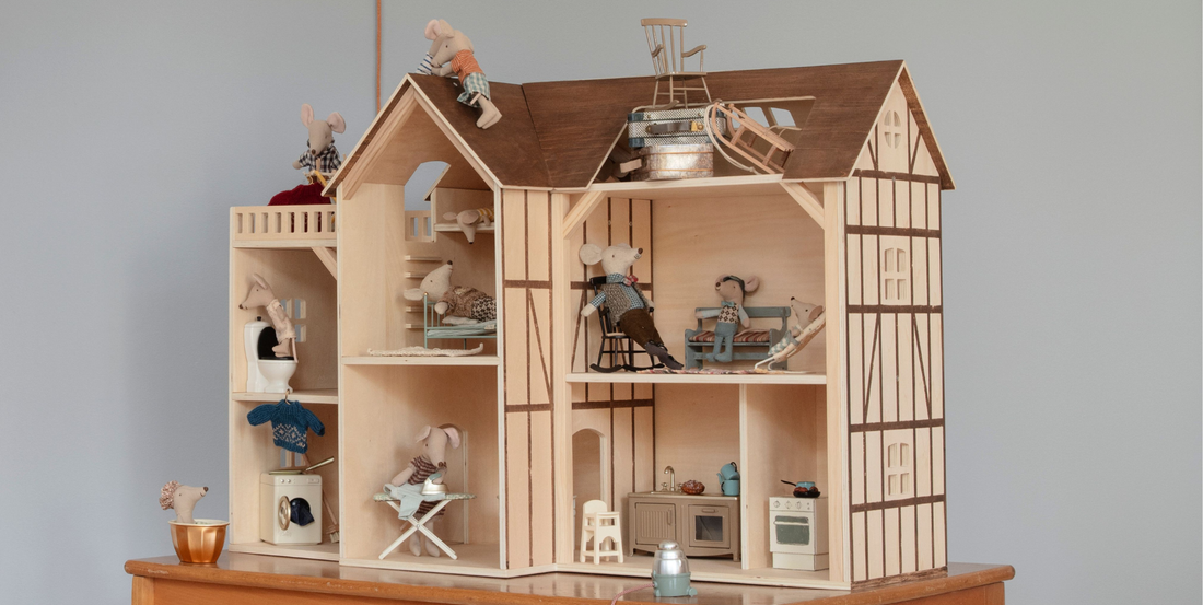 Maileg Farmhouse with accessories