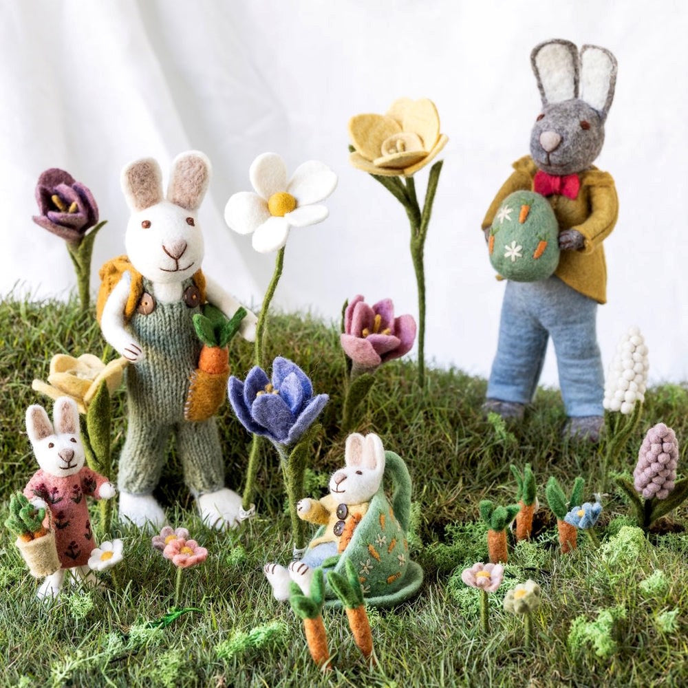 Gry & Sif Bunny Medium White Boy Carrot & Backpack