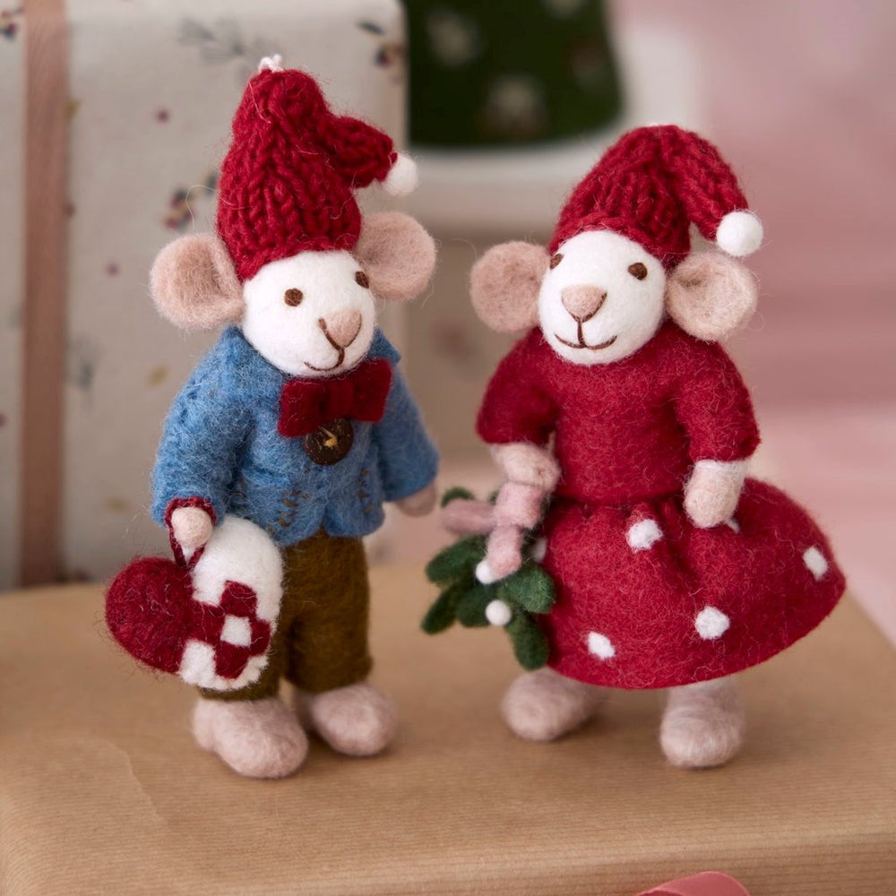 Gry & Sif Mouse Girl Small White with Mistletoe