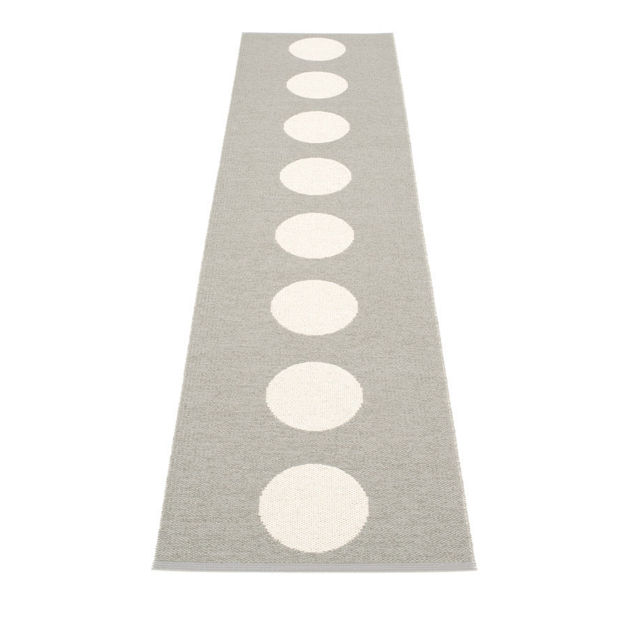 Pappelina-vera-rug-warm-grey70x450