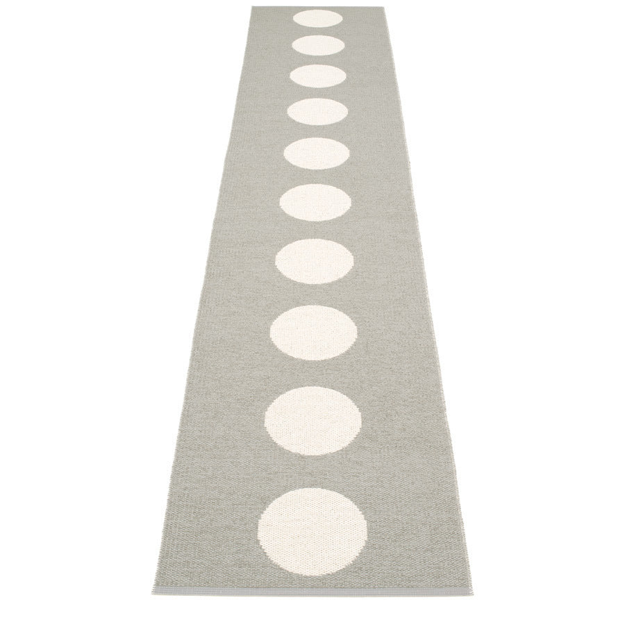 Pappelina-vera-rug-warm-grey70x90