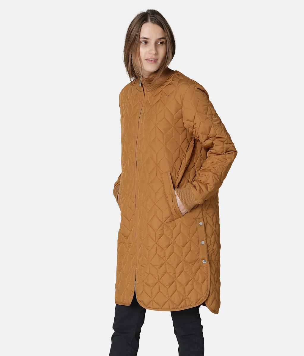 IlseJacobsen-long-quilt-coat-cashew40