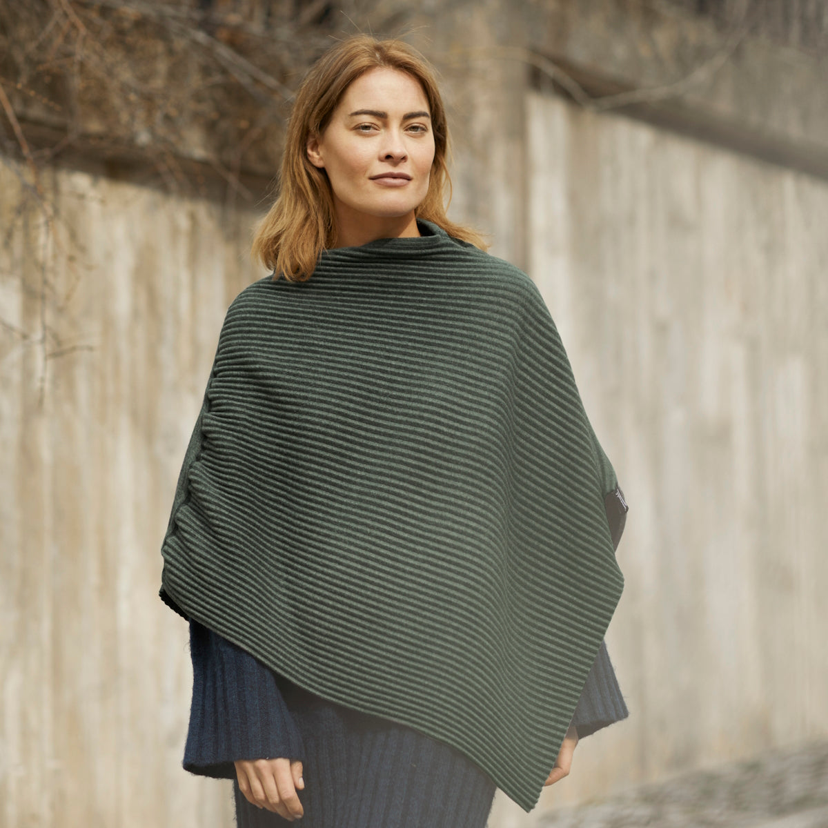 DesignHouseStockholm-pleece-poncho-smallBlack