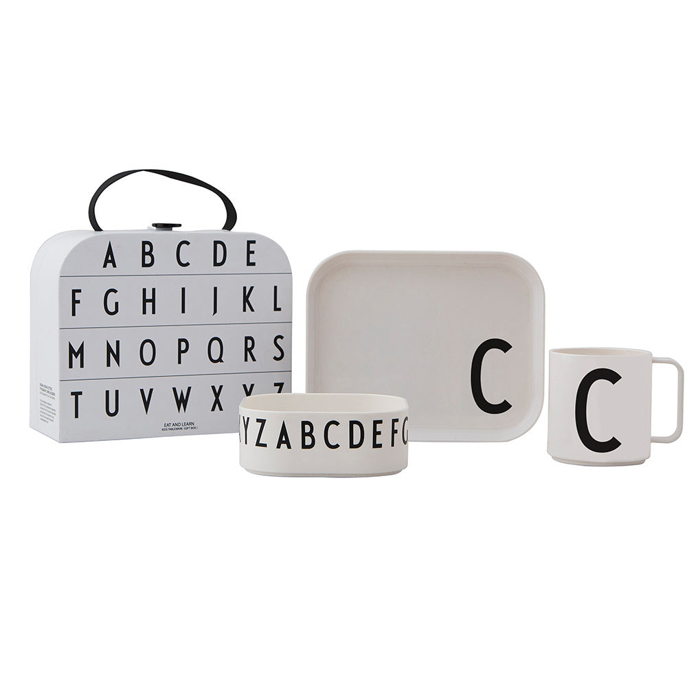 DesignLetters-classic-tableware-in-suitcaseQ