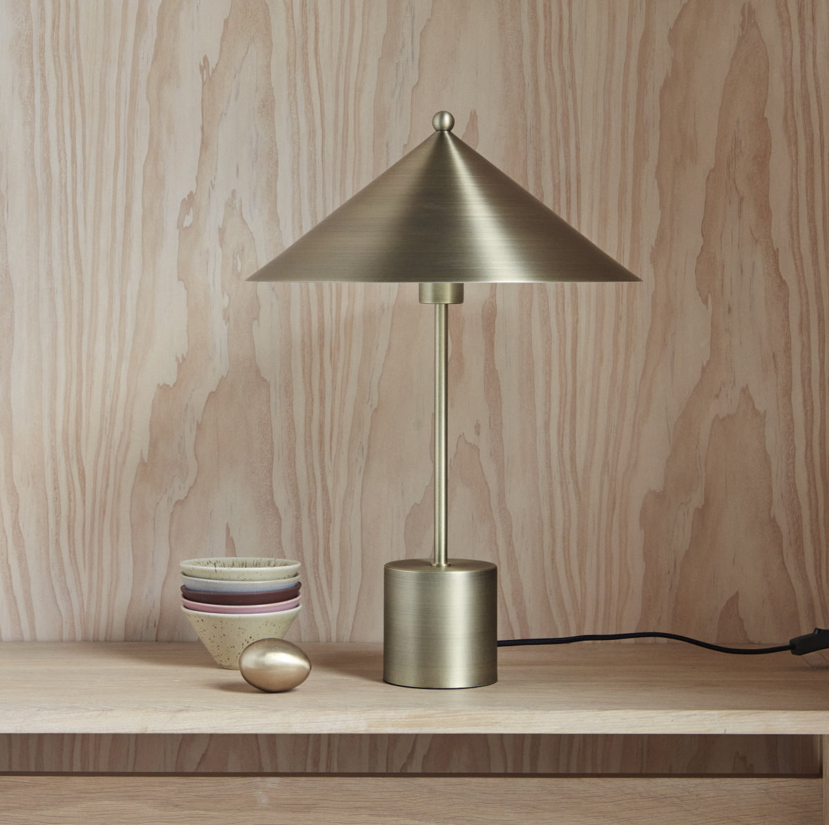 OYOY-kasa-table-lamp-brass
