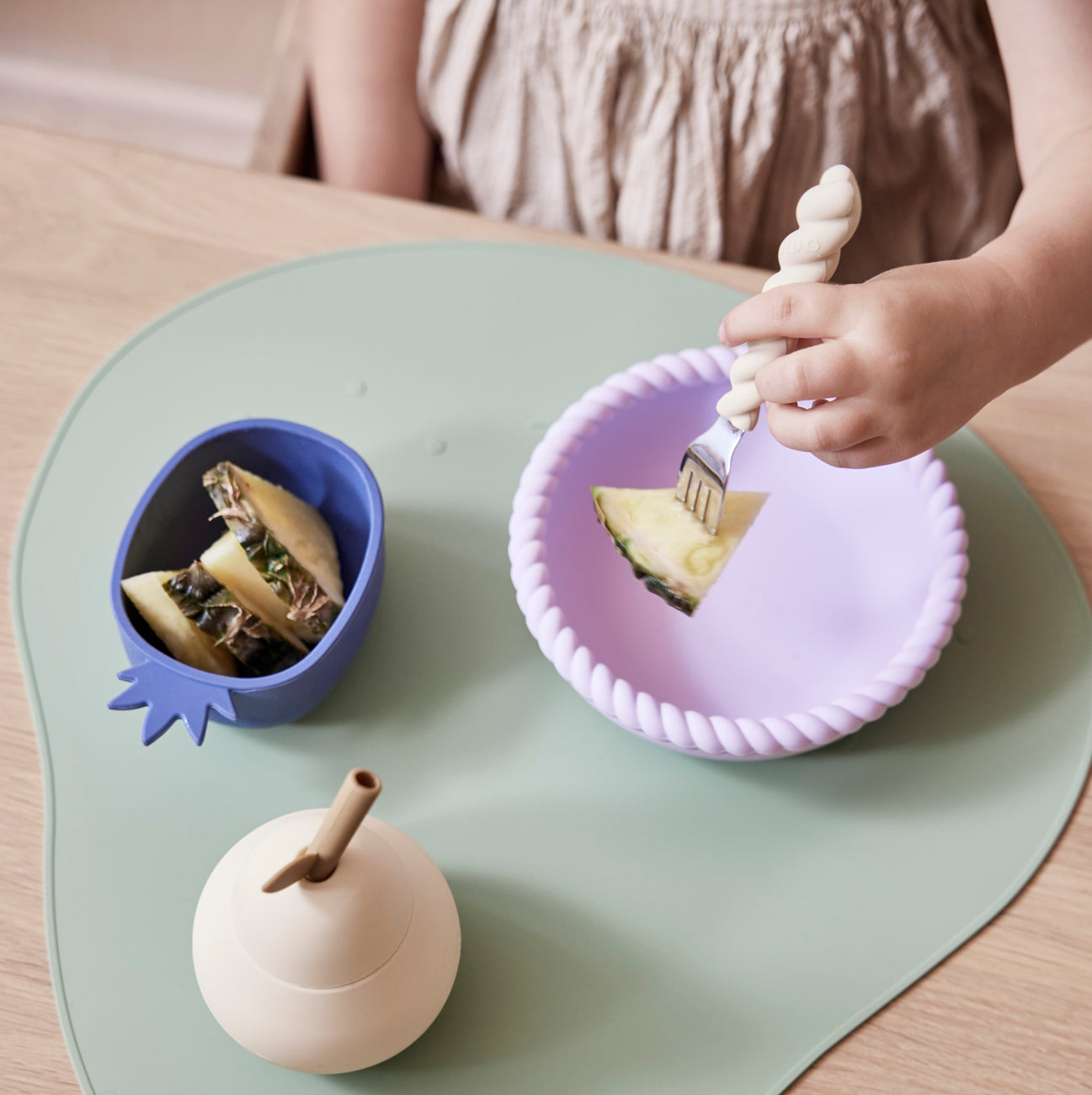 OYOY-mellow-plate-bowl-mint-choko