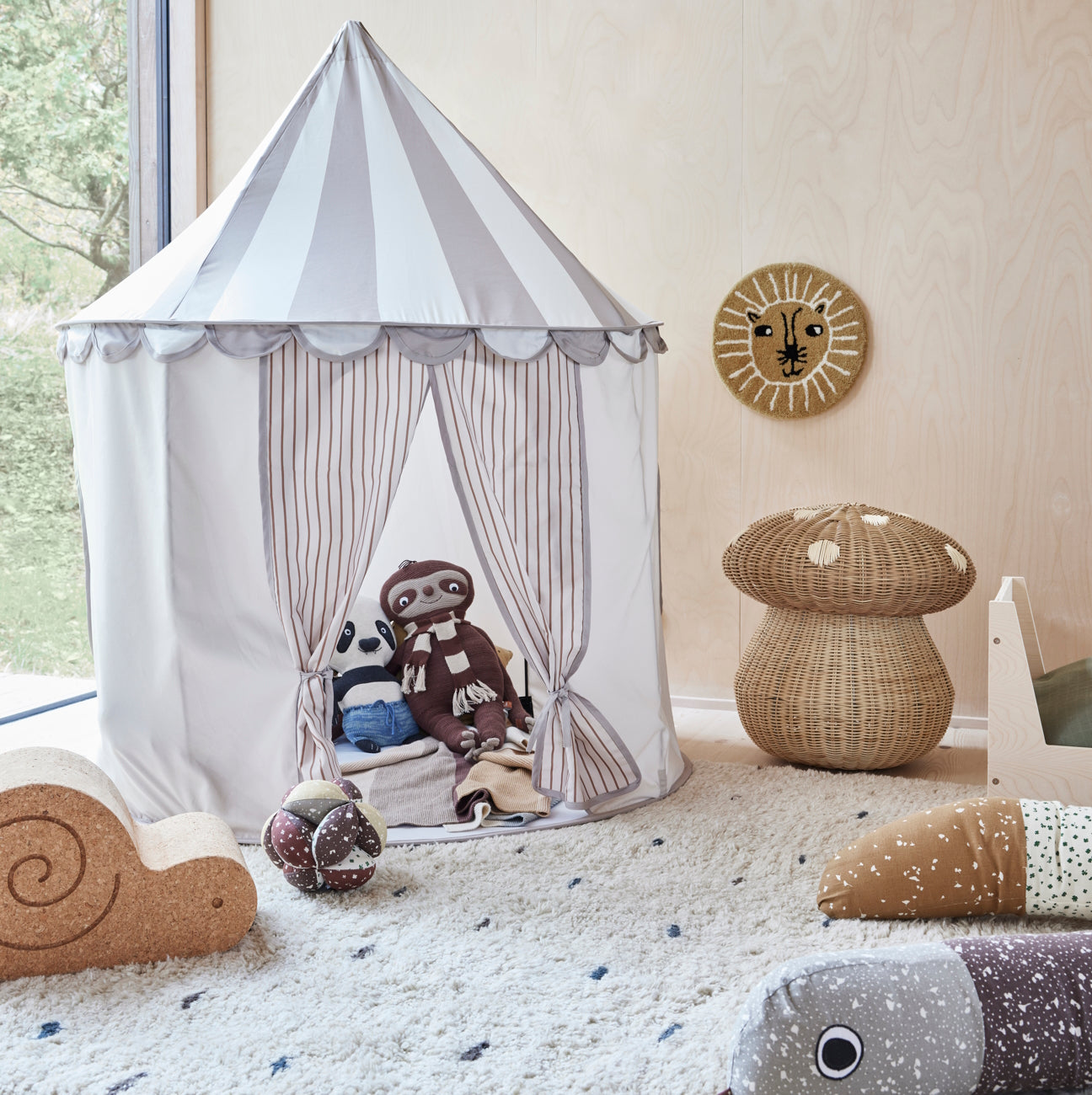 OYOY-circus-tent