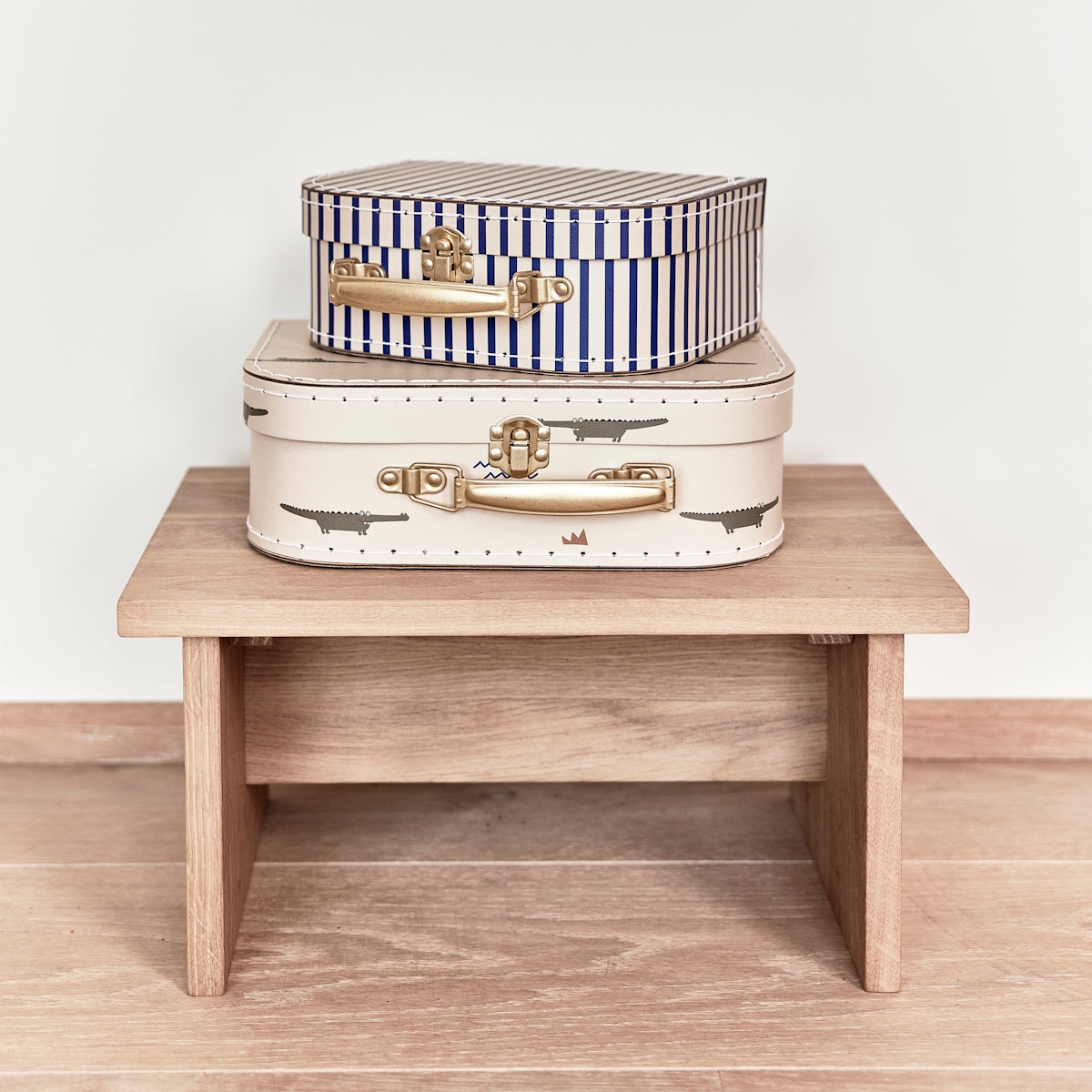 OYOY-mini-suitcase-crocodile-stripe-2pack