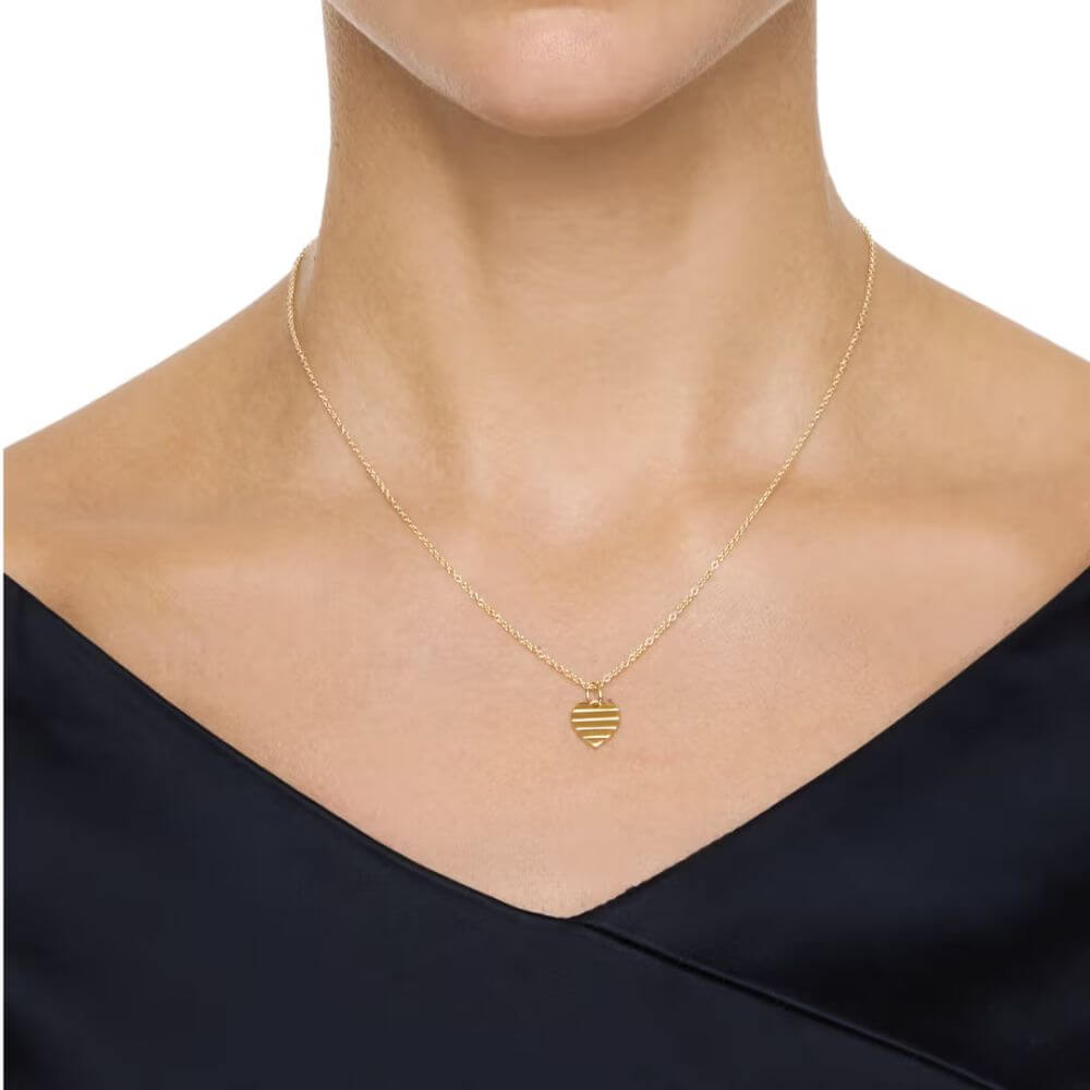 EfvaAttlingAPieceOfMyHeartPendantNecklaceGold