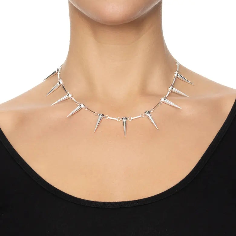 EfvaAttling-bring-the-drama-collier