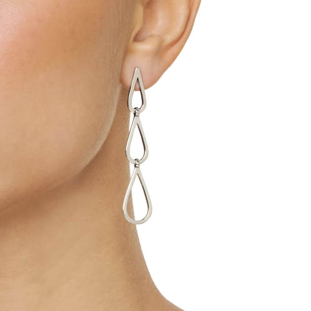 EfvaAttlingHookedOnAFeelingHangingEarrings_LifeStyle_1