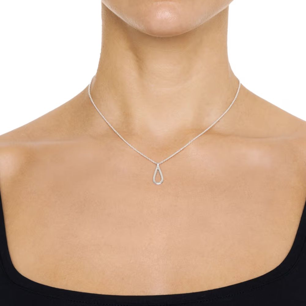 EfvaAttlingHookedOnAFeelingNecklace_lifestyle