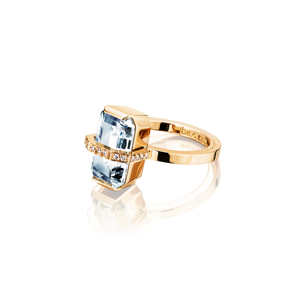 EfvaAttling-little-bend-over-ring-aquamarine-17-26