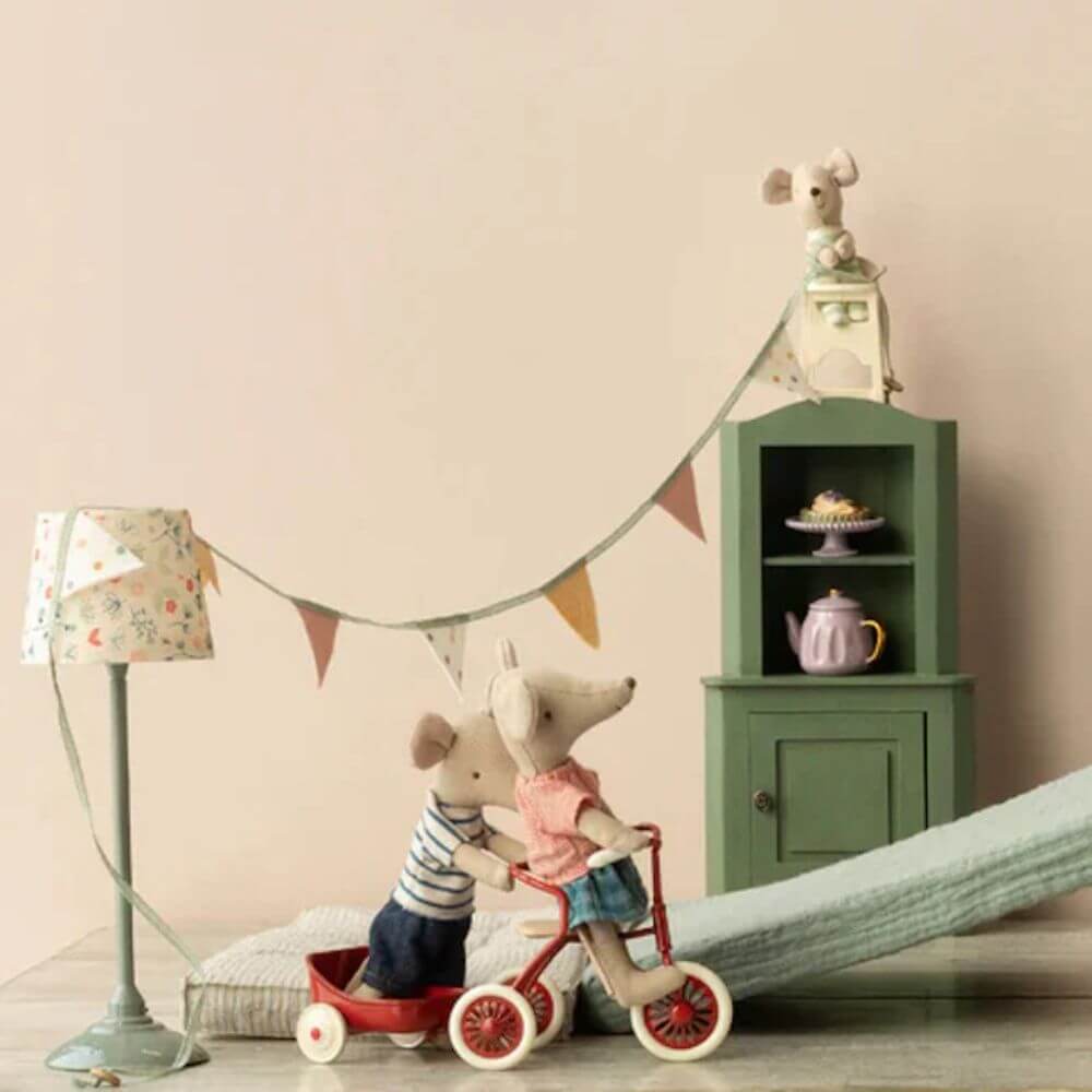 Maileg_Abri_a_Tricycle_Mouse_Red_2024