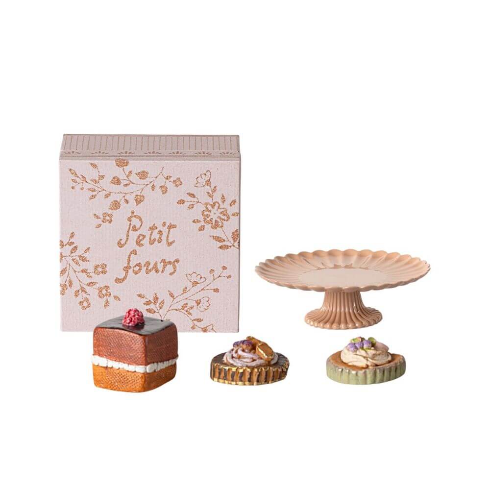 Maileg_Cakes_And_Cake_Stand_Mini