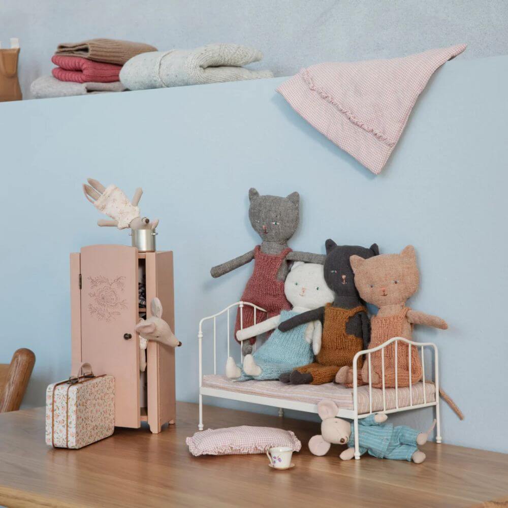 Maileg_Chatons_Kitten_Grey-lifestyle_