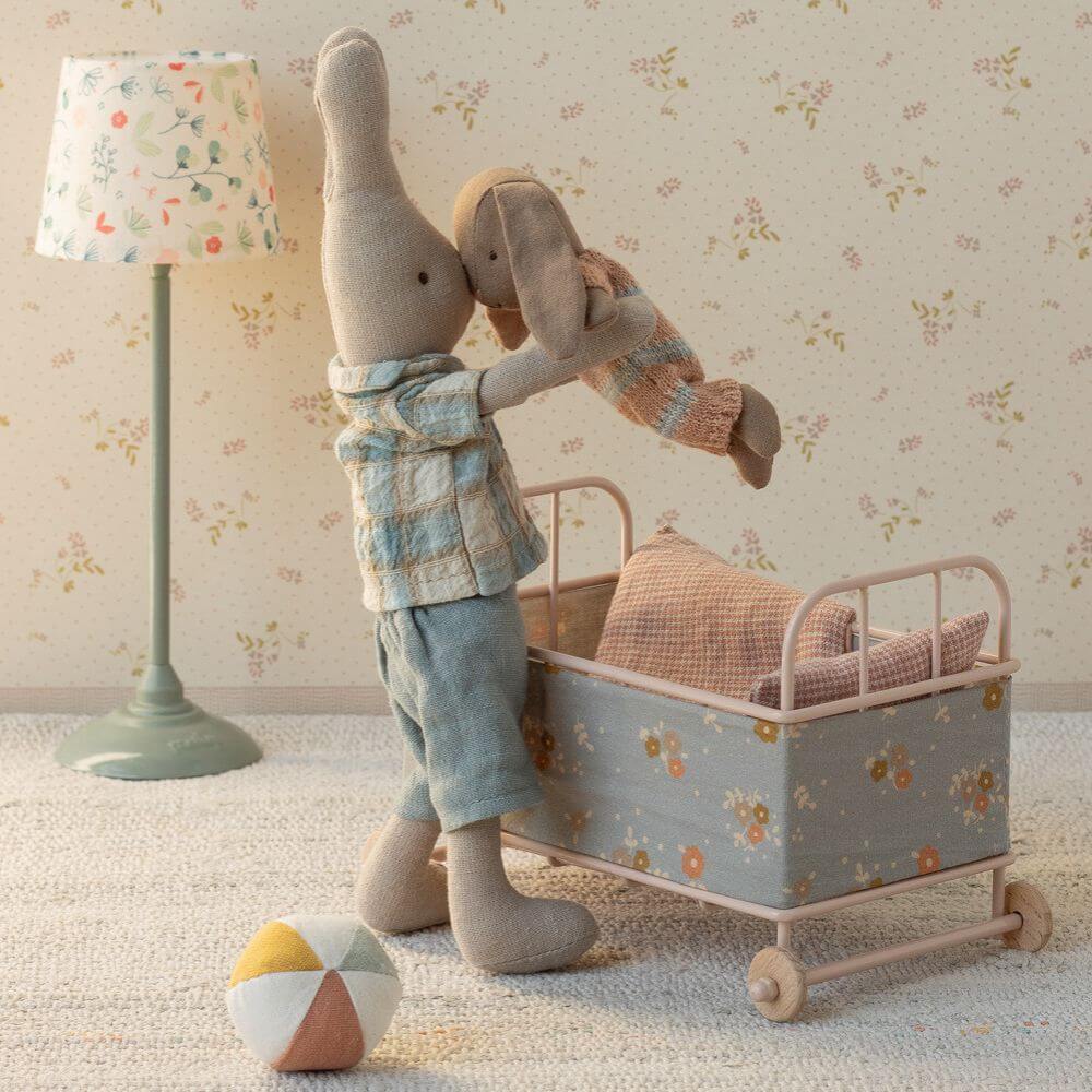 Maileg_Cot_Bed_Micro_Powder_Lifestyle