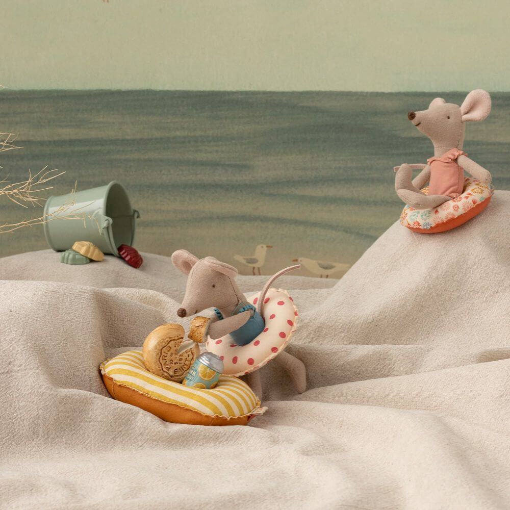 Maileg_Mouse_Rubber_Boat_Small_yellow_stripes