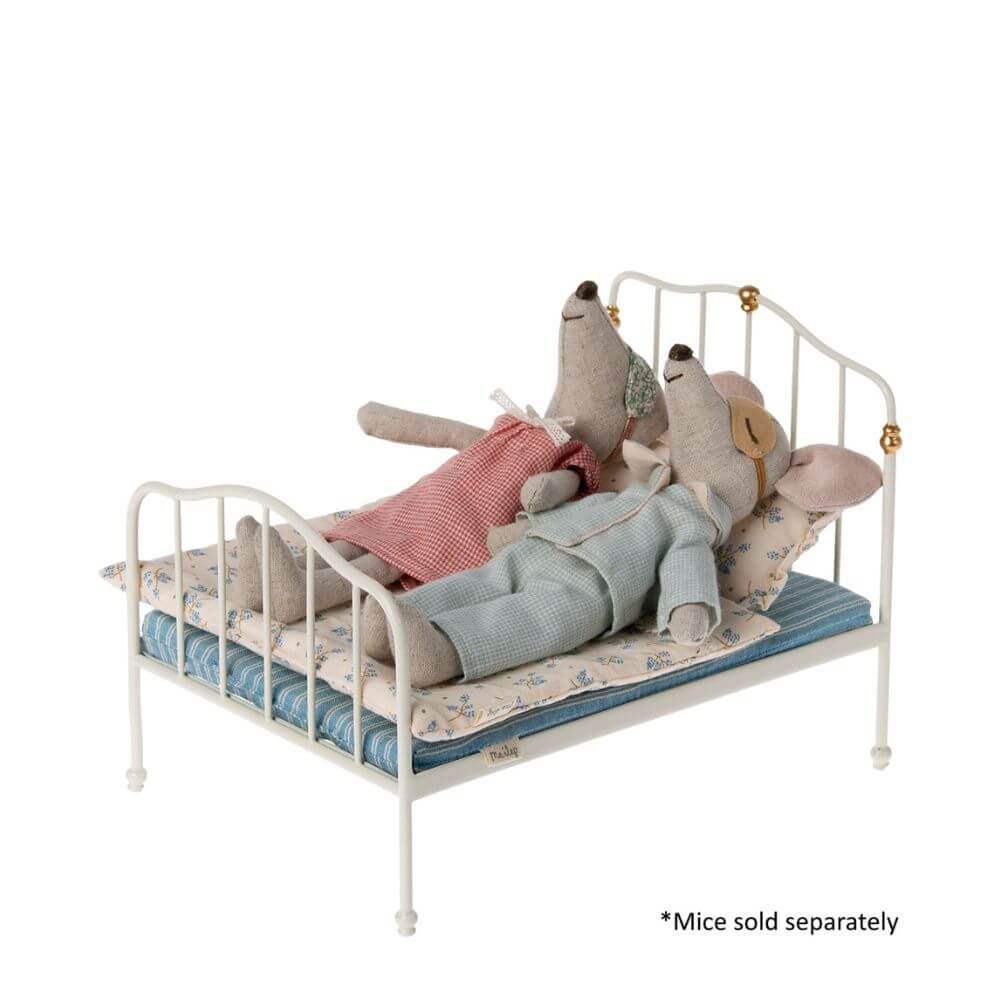 Maileg_Mouse_Vintage_Double_Bed_off-white_Styled
