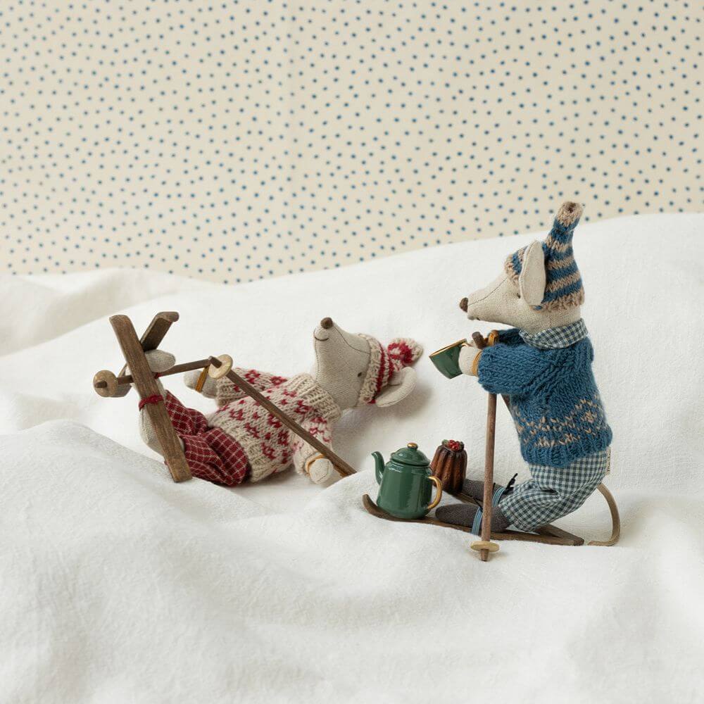 Maileg_Winter_Mouse_with_Skis_Mum