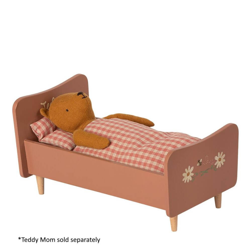 Maileg_Wooden_Bed_Rose_for_Teddy_Mom_1