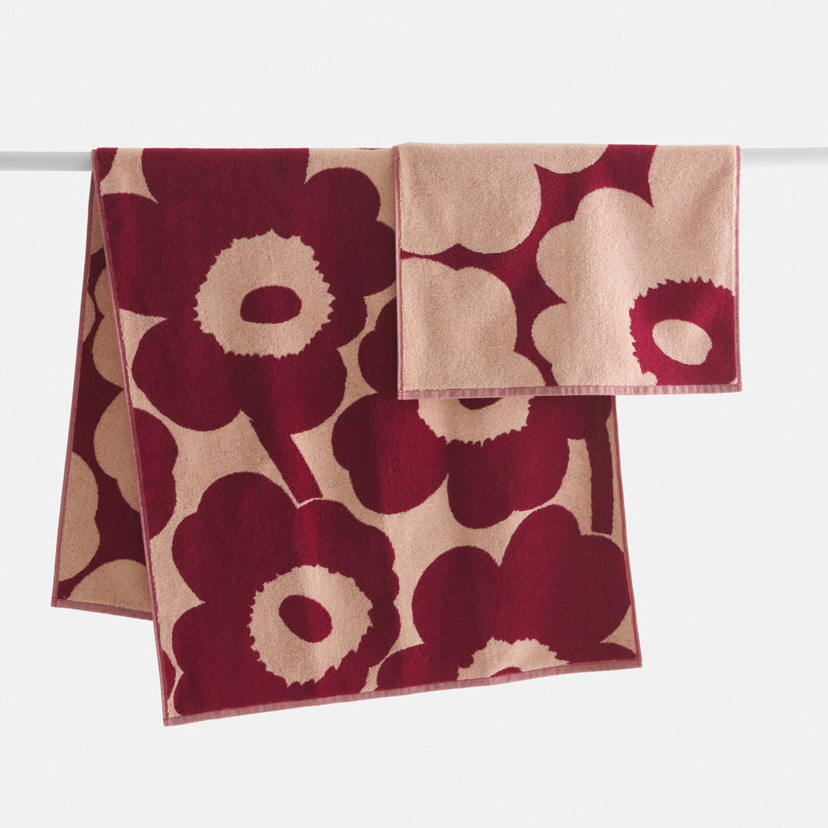 Marimekko-unikko-cotton-hand-towel-cherry