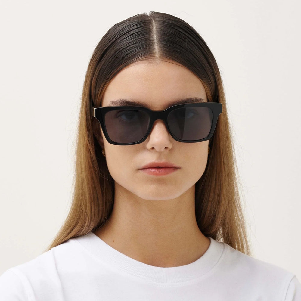 Messy Weekend Dean Sunglasses Black-Grey