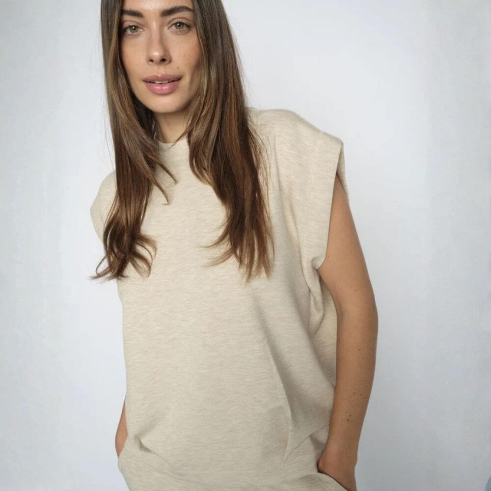 MosMoshNamaraSweatshirt-Model