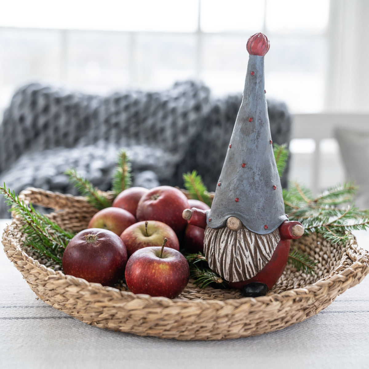 Naasgransgarden-hugo-santa-red-18cm