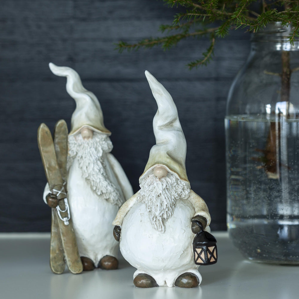 Naasgransgarden Santa Svante with skis