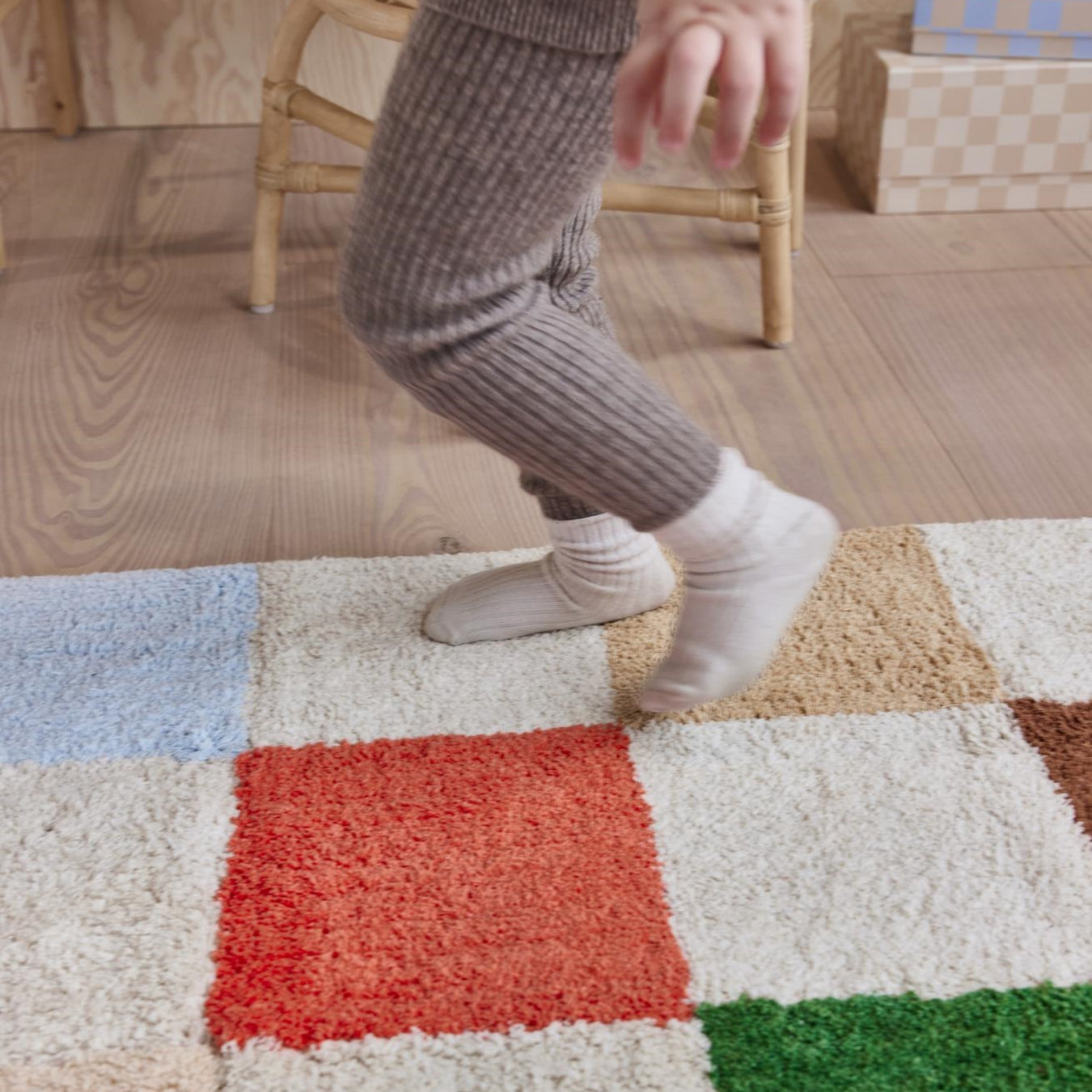 oyoy-chess-rug-small-multi