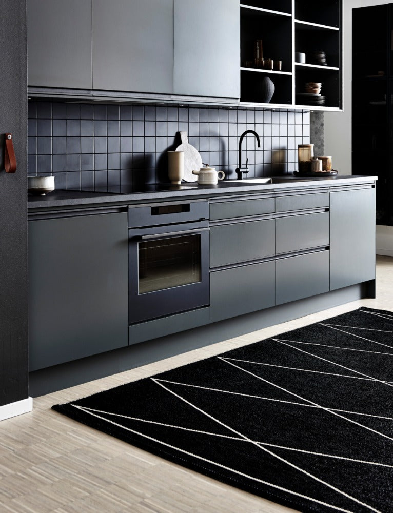 Pappelina-max-rug-black70x240