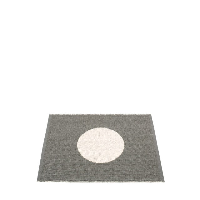 Pappelina-vera-rug-charcoal70x150