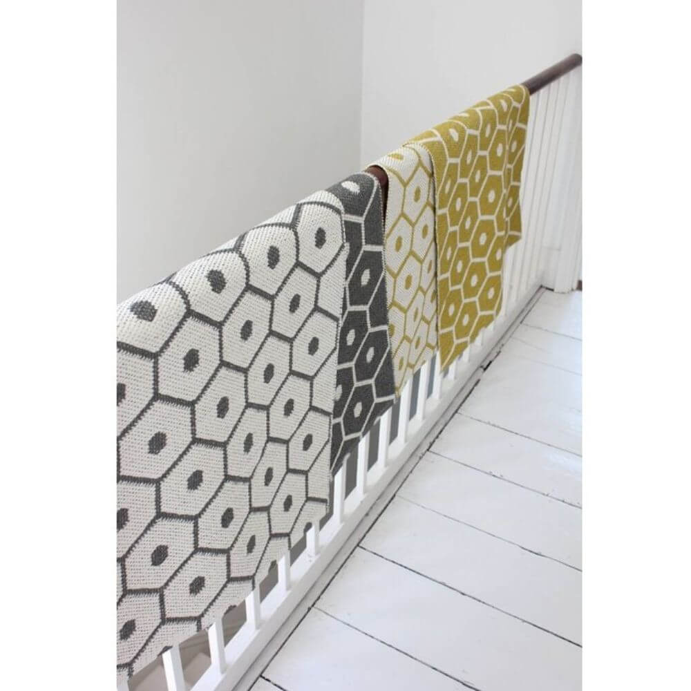 Pappelina_Rug_Honey_Charcoal_Lifestyle