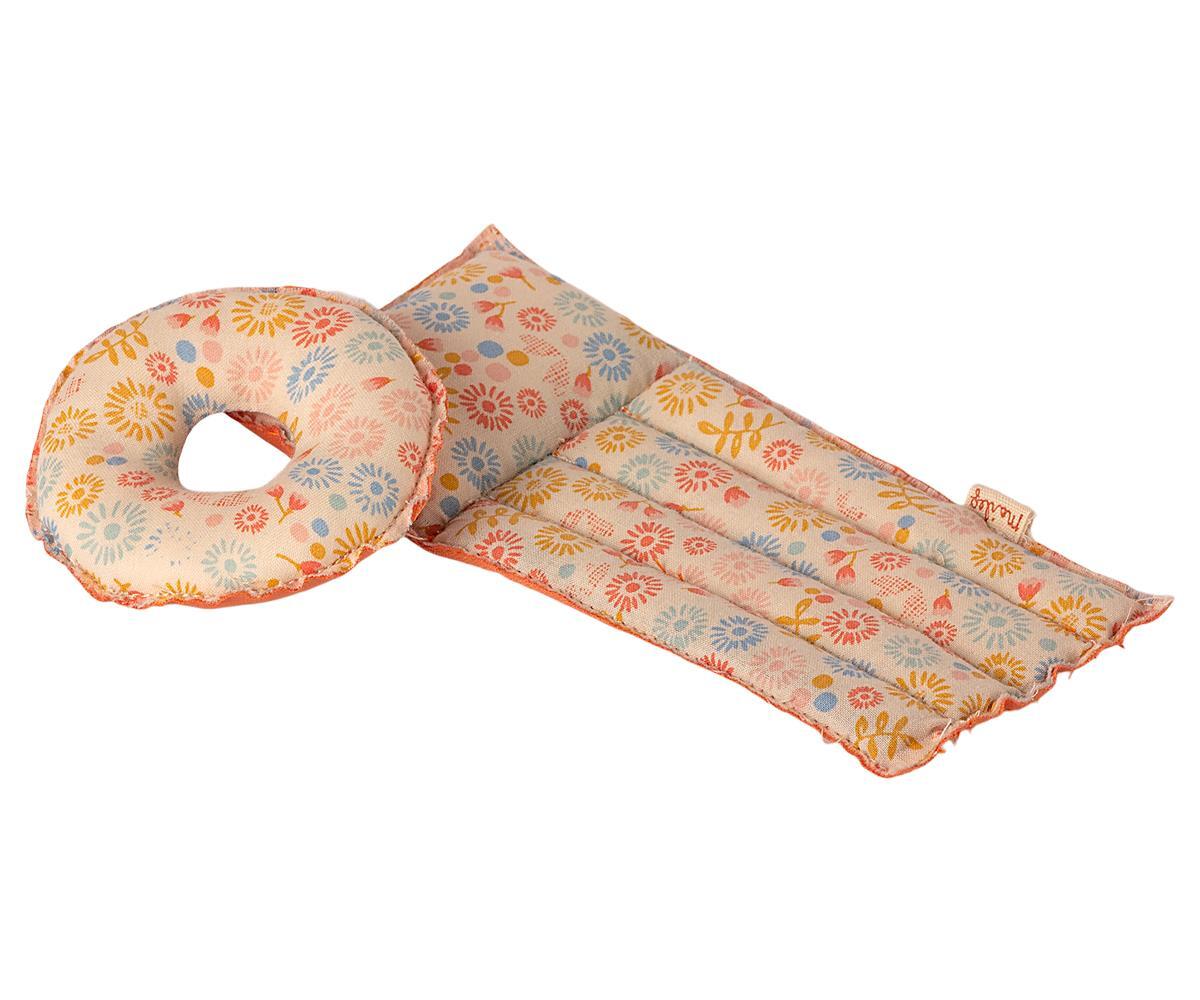 maileg-mouse-air-mattress-flower