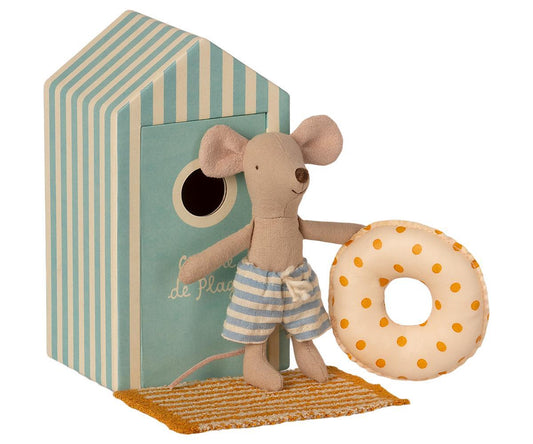 maileg-beach-mouse-little-brother-in-cabin