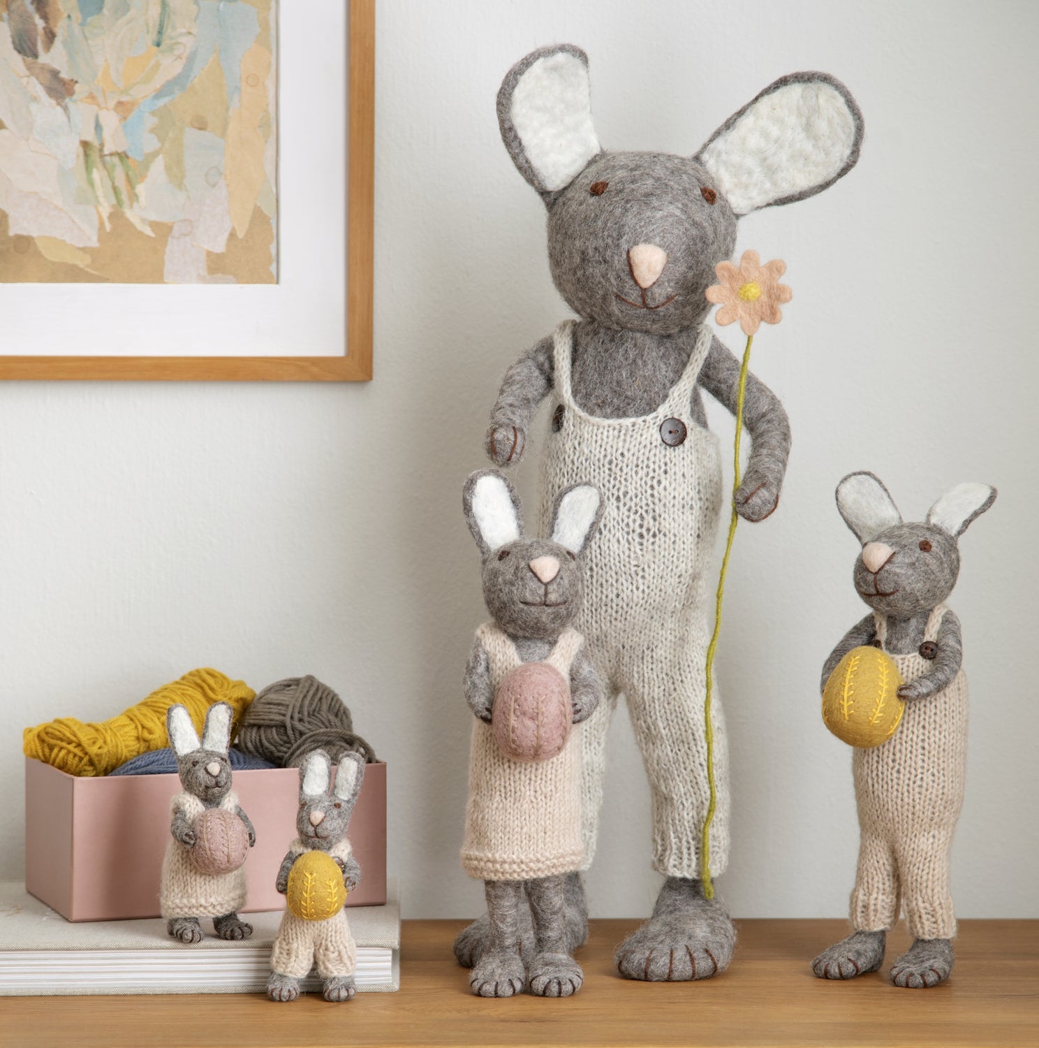 Gry&Sif-bunny-big-grey-pants-flower