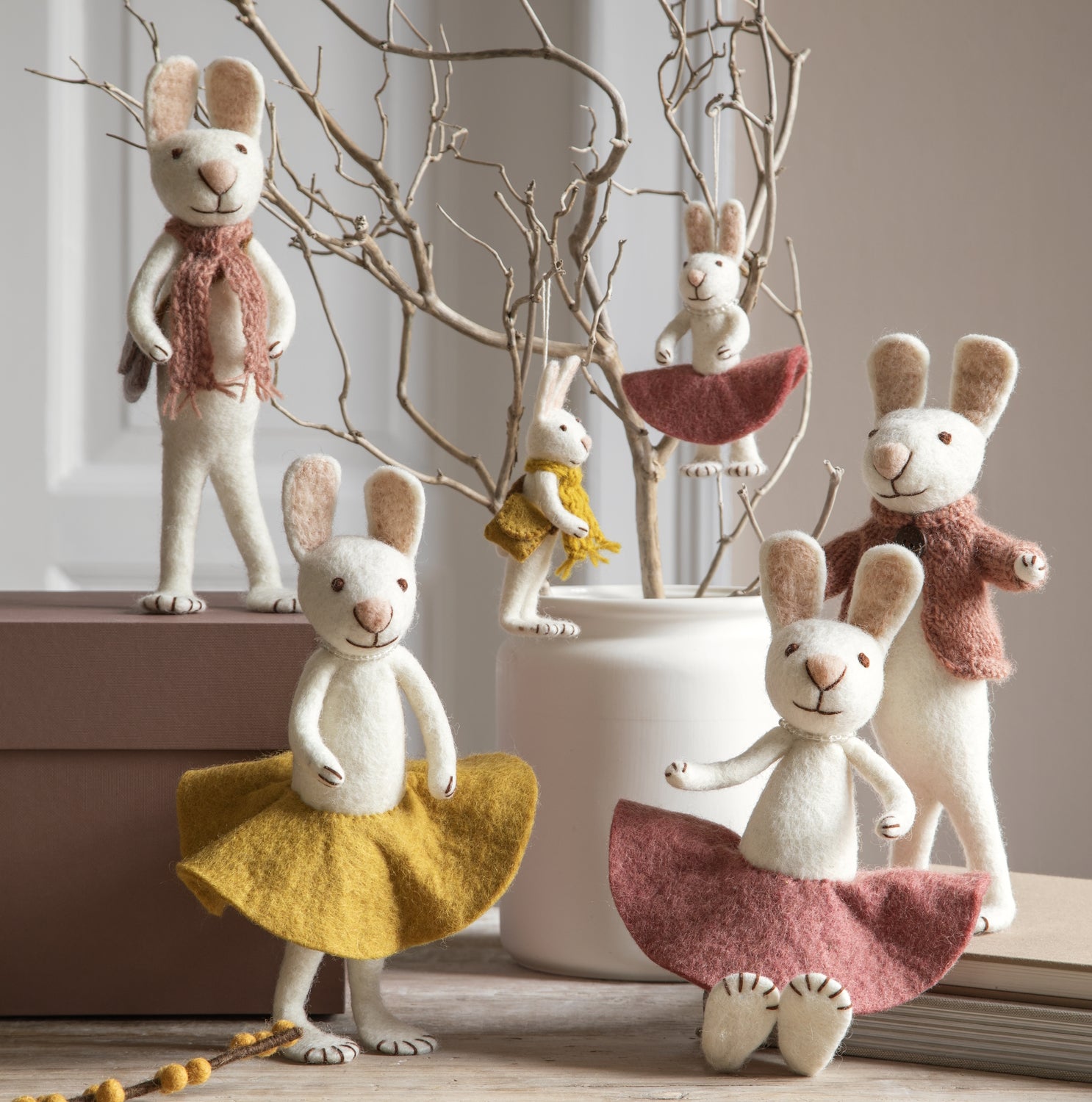 Gry&Sif-bunny-big-white-rose-pants