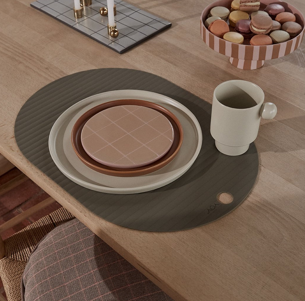 OYOY-suki-board-round-camel-rose