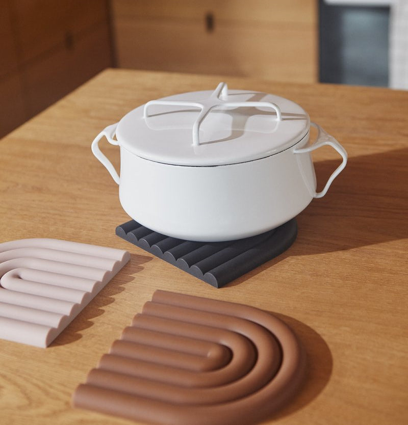 OYOY-rainbow-trivet-caramel
