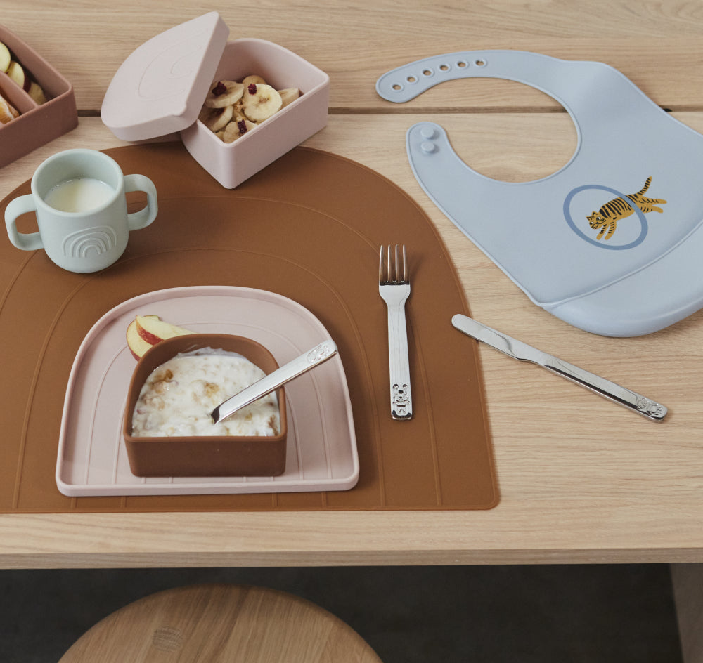 OYOY-rainbow-placemat-caramel